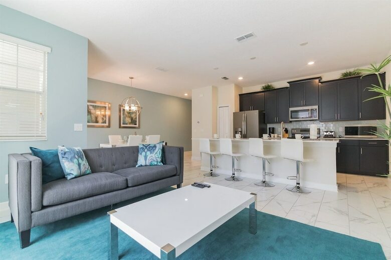 4br 3ba Town Home In Storey Lake
