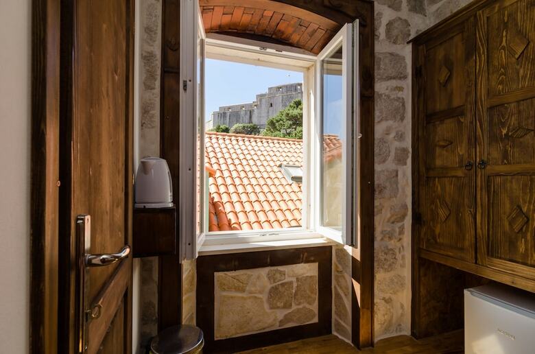 Hotel Eddie�s Sea View Rooms