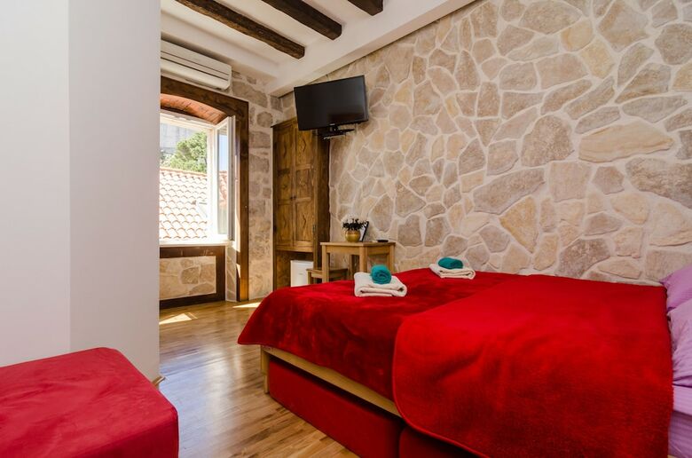 Hotel Eddie�s Sea View Rooms