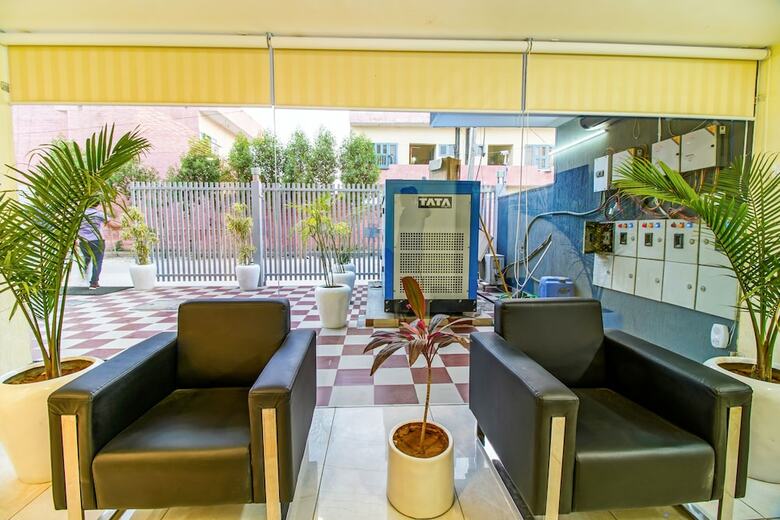 Fabhotel Kiara