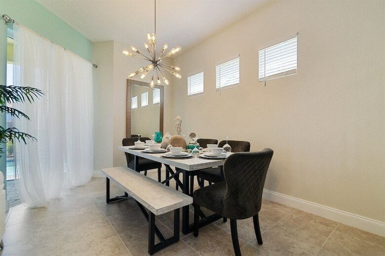 5br Town Home In Festival
