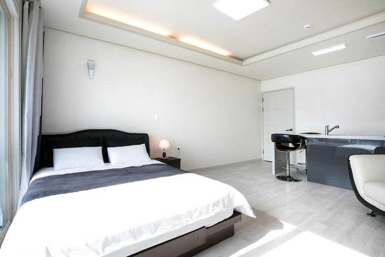 Nami Island Rivermoon Spa Pension