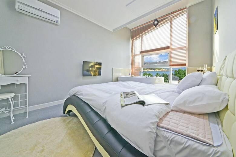 Janghohang J Spa Pension