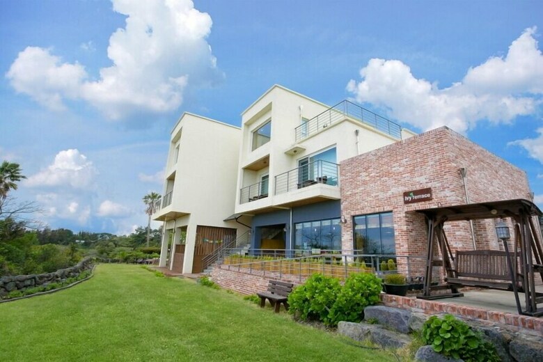 Jeju Ivy Terrace Pension