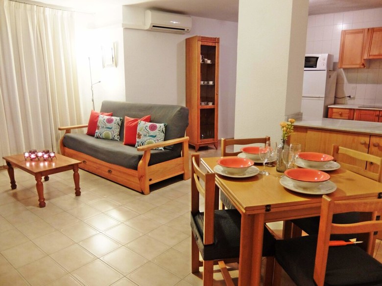 Apartamentos Los Iris Esc. B - 1� - 8� (S�lo Familias)
