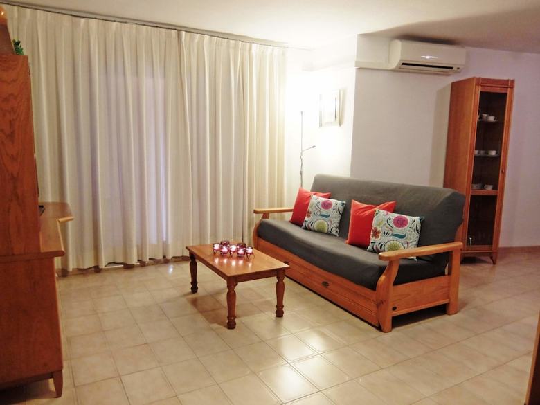 Apartamentos Los Iris Esc. B - 1� - 8� (S�lo Familias)