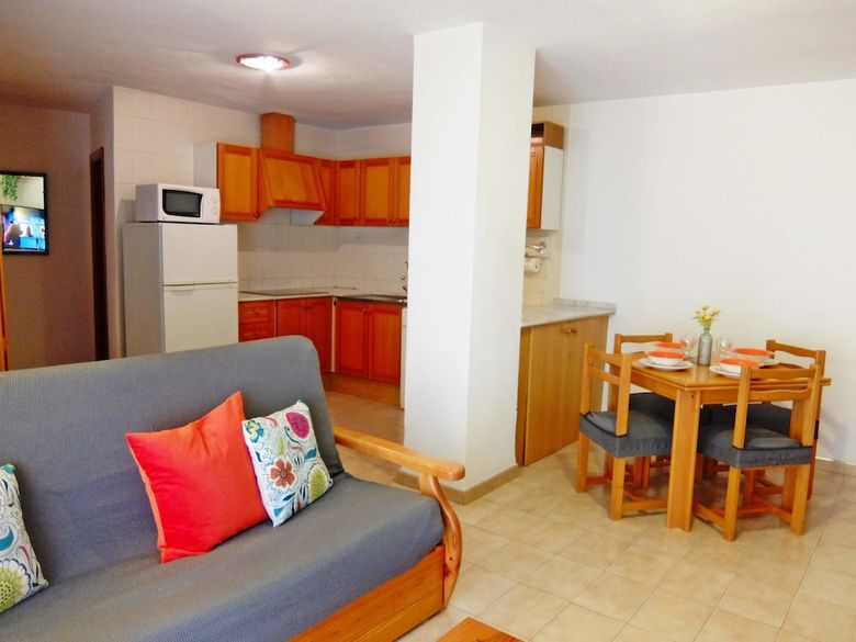 Apartamentos Los Iris Esc. B - 1� - 8� (S�lo Familias)