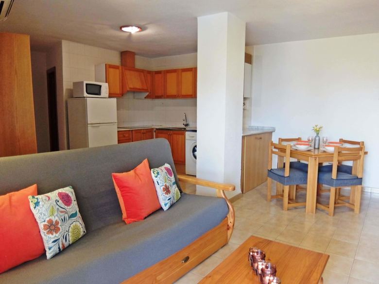 Apartamentos Los Iris Esc. B - 1� - 8� (S�lo Familias)