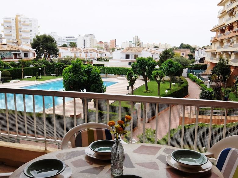 Apartamentos Los Iris Esc. B - 1� - 8� (S�lo Familias)