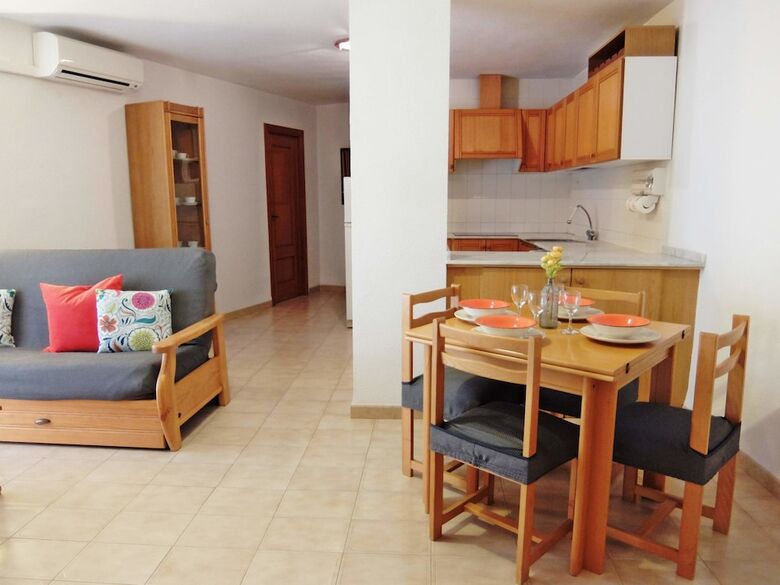 Apartamentos Los Iris Esc. B - 1� - 8� (S�lo Familias)