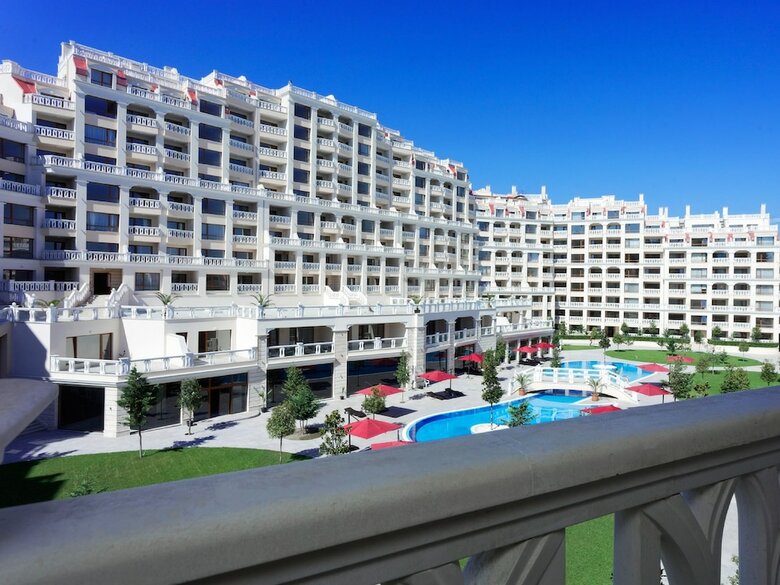 Varna South Bay Apart Complex