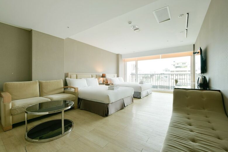 Champs Elysees Hotel