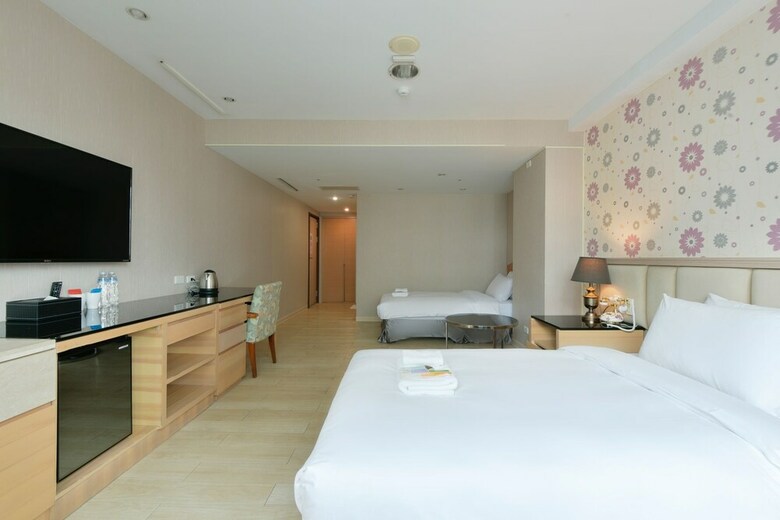 Champs Elysees Hotel