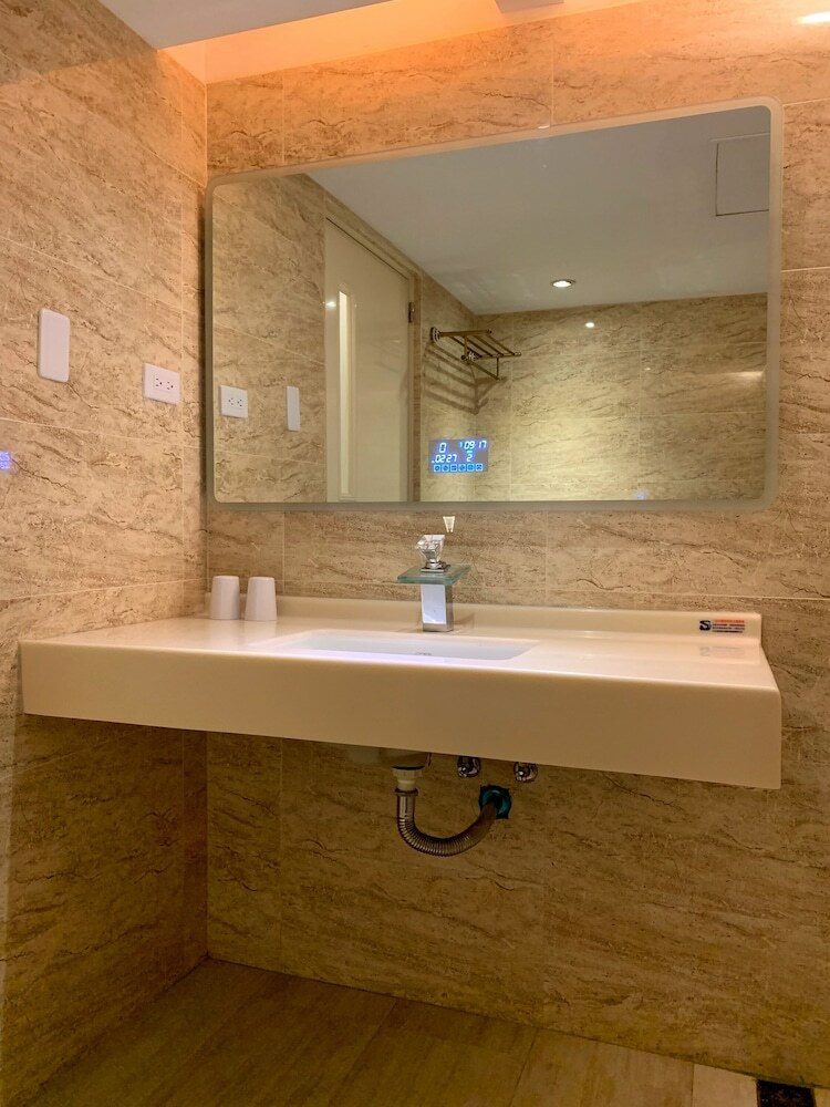 Champs Elysees Hotel
