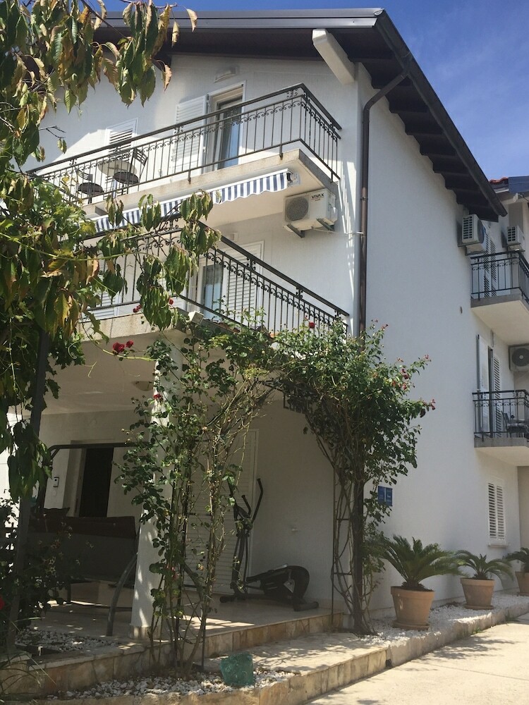 Apartamentos Logos Guesthouse