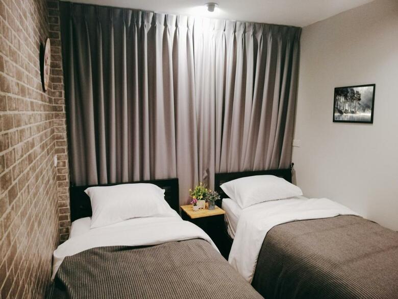 Hostal White House Hostel
