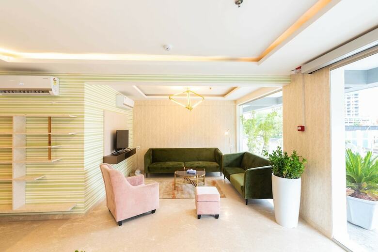 Isuite Hotel Kharadi Pune