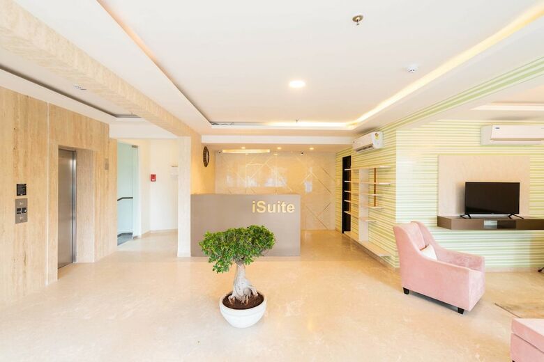 Isuite Hotel Kharadi Pune