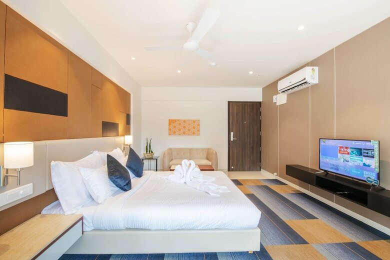 Isuite Hotel Kharadi Pune
