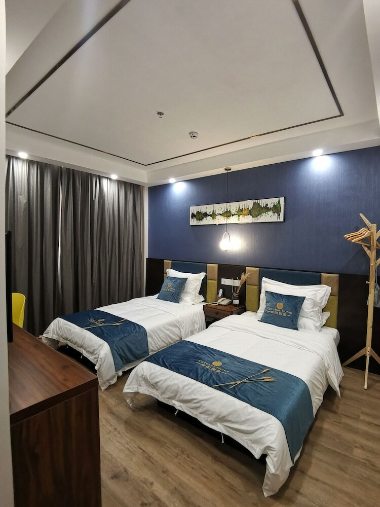 Hotel Catcher Home
