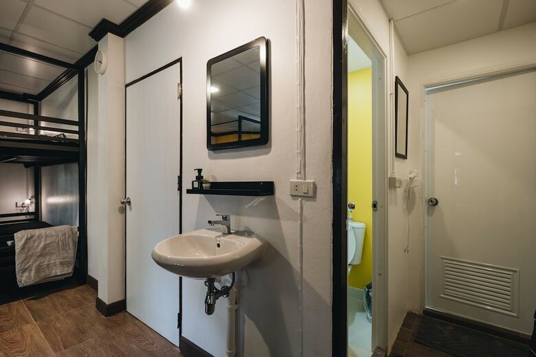 Hostal Here To Stay Hostel