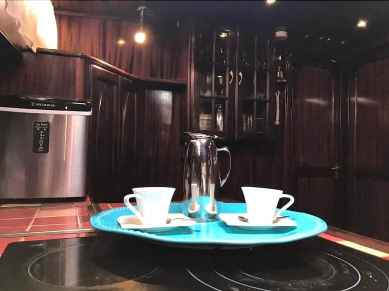 Bed & Breakfast Dream House Boat