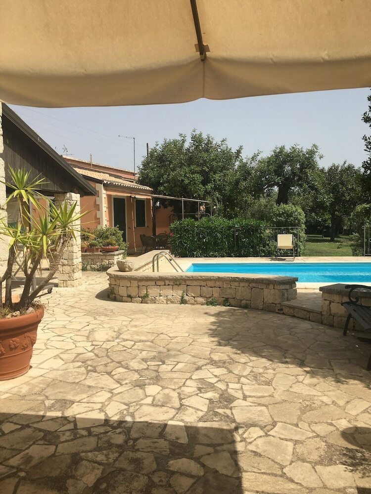 Hotel Karrua Guest House