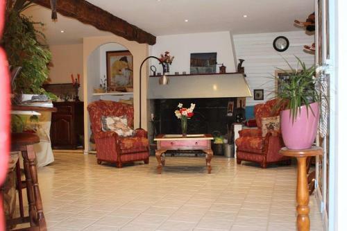 Hostal L'oustal De L'annetta Chambres Et Tables D'h�tes