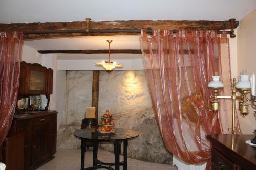 Hostal L'oustal De L'annetta Chambres Et Tables D'h�tes