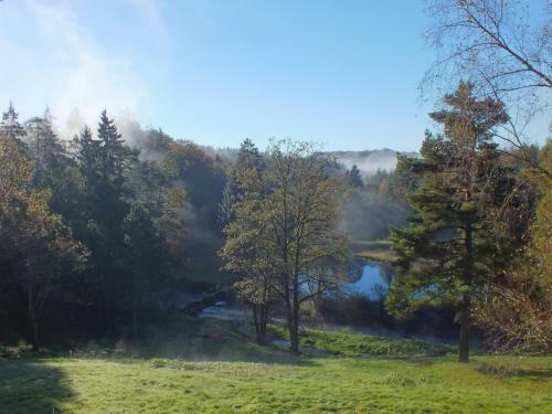 Hotel Les Grillons Du Morvan