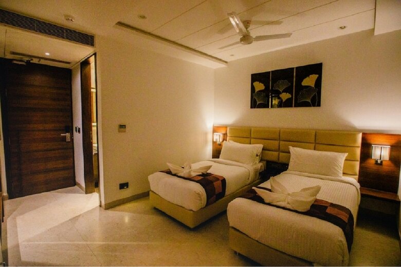 Hotel Ten Square