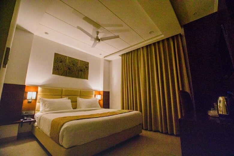 Hotel Ten Square