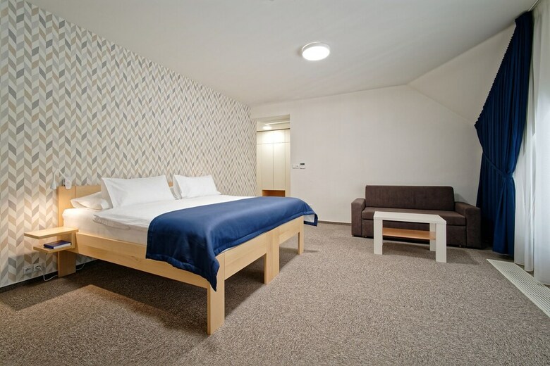 Hotel Hrani?n� Z�me?ek