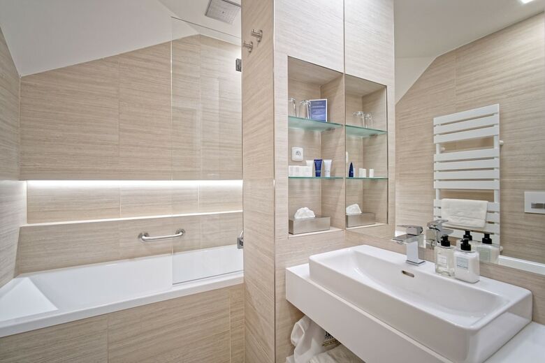 Hotel Hrani?n� Z�me?ek