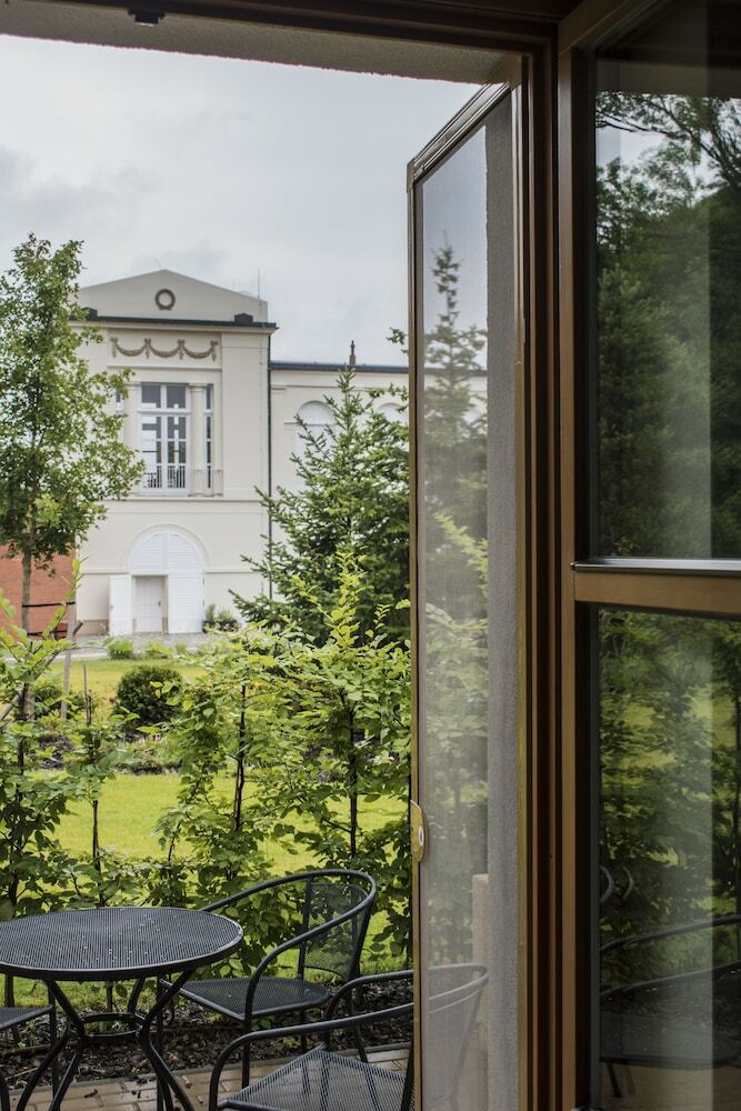 Hotel Hrani?n� Z�me?ek