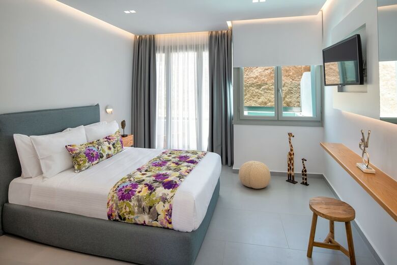 Hotel Harmony Suites