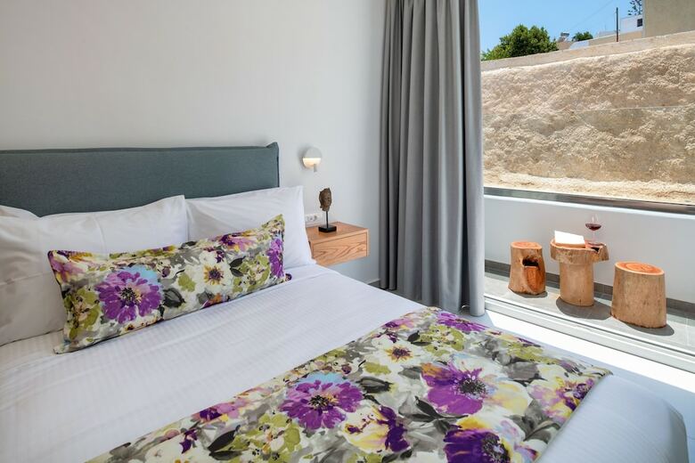 Hotel Harmony Suites
