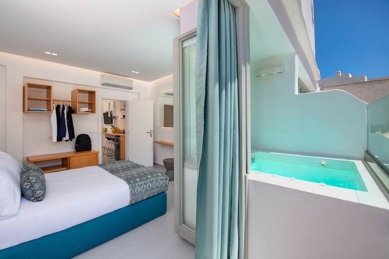 Hotel Harmony Suites
