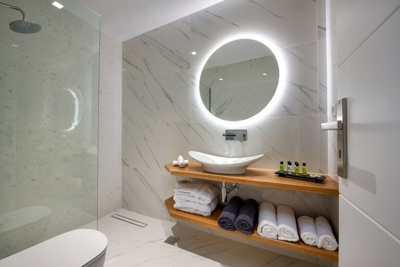 Hotel Harmony Suites