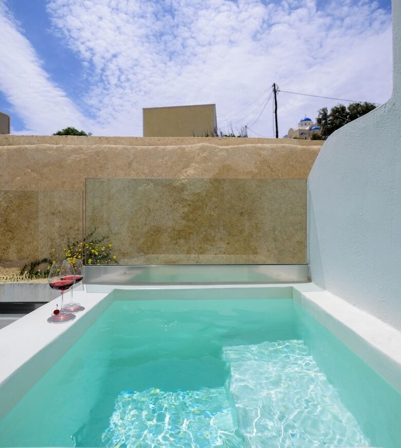 Hotel Harmony Suites