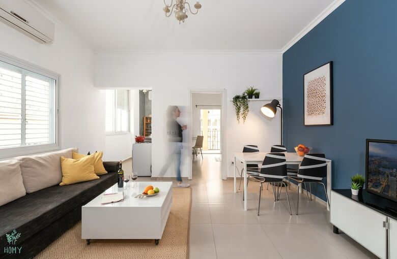 Bright & Sunny Apartment By The Sea