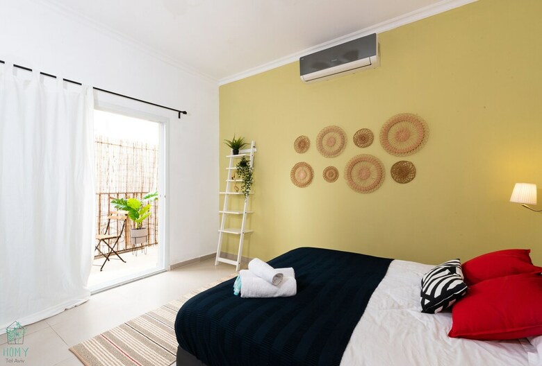 Bright & Sunny Apartment By The Sea