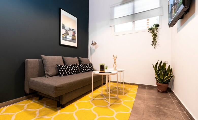 Bright & Sunny Apartment By The Sea