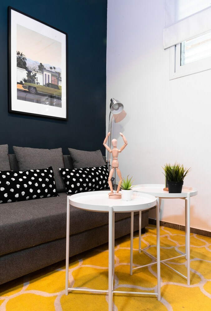 Bright & Sunny Apartment By The Sea