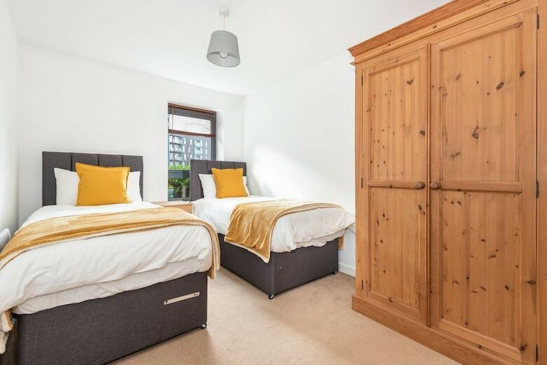 Bouverie Apartment