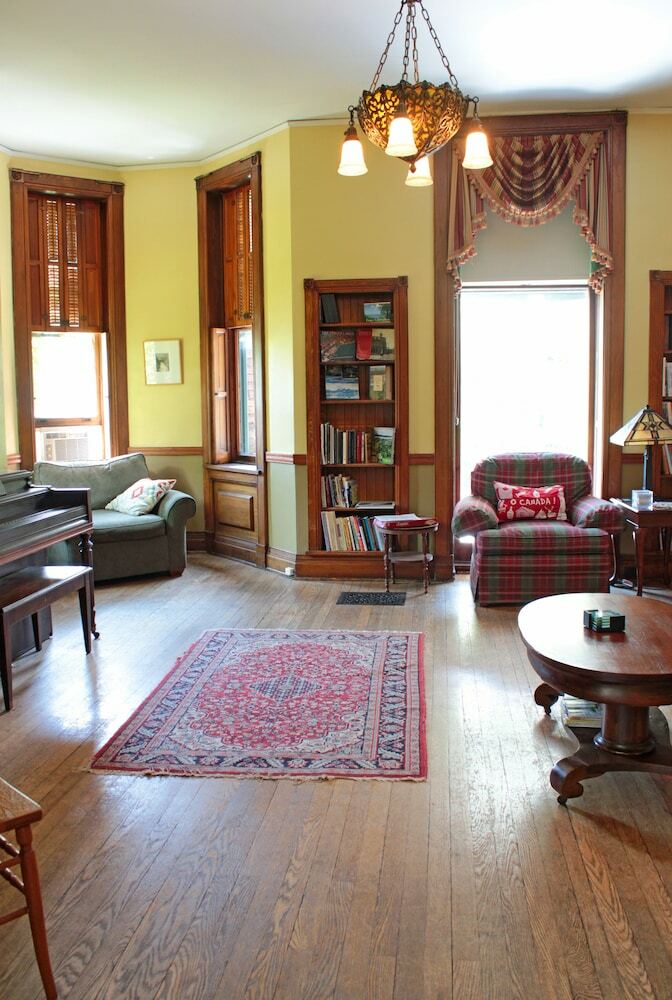 Bed & Breakfast William Henry Miller Inn