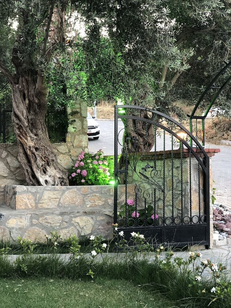 Pharos Boutique Hotel