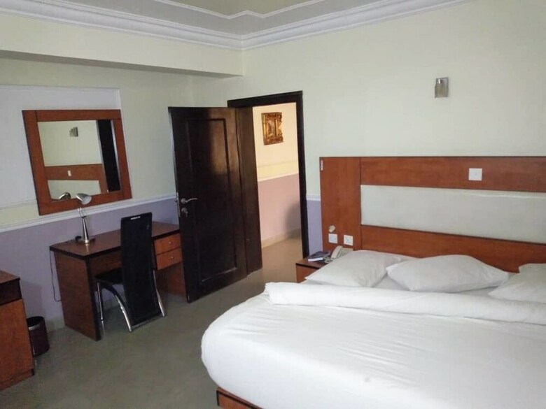 Commordore Hotel