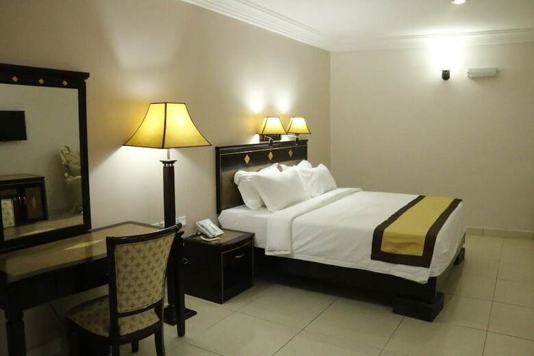 Commordore Hotel