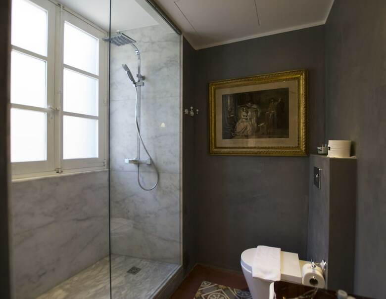 Apartamentos Sally Port Suites